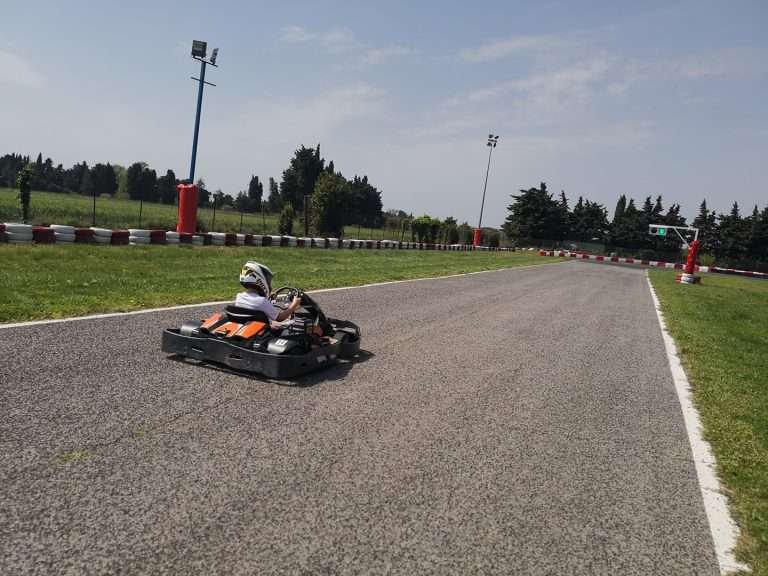 à partir de quel âge peuton faire du karting ? noskartingsetnostarifs Karting St Cyprien